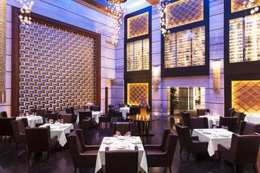 La salle intrieure du restaurant 55&5th, the grill