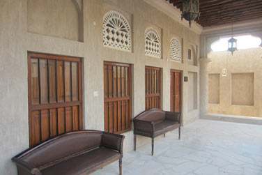 Retour  Barjeel Heritage Guest House o toutes les chambres donnent sur une petite cour intrieure