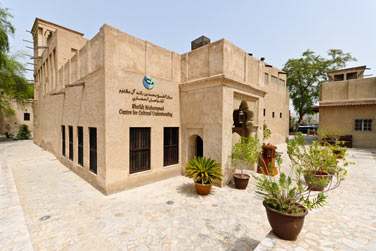 Bastakia Heritage Village est connu pour ses galeries d'art et boutiques d'objets d'art et artisanat