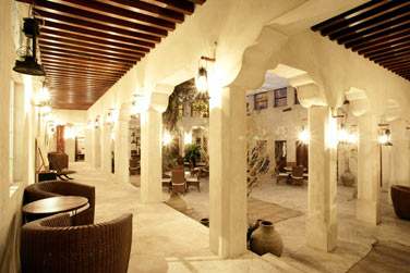 Ce petit boutique-htel de 9 chambres seulement possde une trs jolie cour intrieure