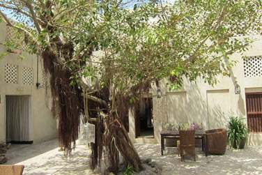 Ce petit htel de charme possde galement une 2e cour intrieure calme et reposante