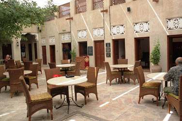 ... XVA Caf vous propose un cadre original et trs authentique pour tous vos repas !