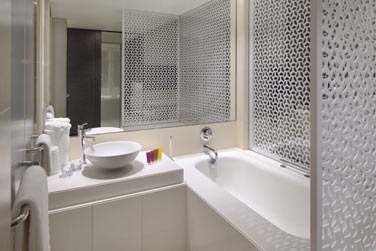 La salle de bain de la chambre Deluxe