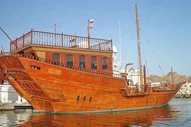 Profitez d'une croisire au coucher du soleil  bord d'un navire de commerce traditionnelle arabe appel 'dhow'