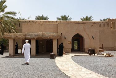 Explorez le fort de Nizwa, l'un des plus beaux du Sultanat