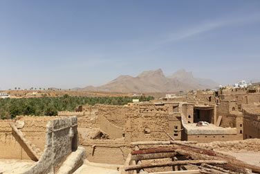 Al Hamra est une petite ville assez surprenante