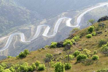 Les montagnes et routes sinueuses du Dhofar