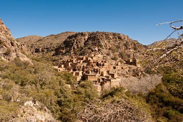 Wadi Bani Habib, construit lui aussi  flanc de colline