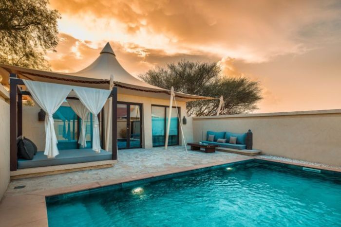 photo desert night resort