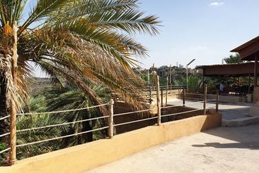 N'hsitez pas  explorer le village