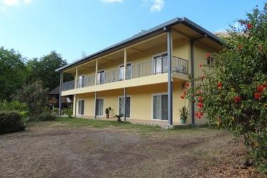 Situe au coeur de larchipel des Marquises, bienvenue  la Pension He'e Tai Inn !