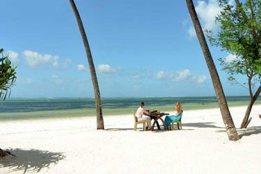 Profitez de la superbe plage de sable blanc et de l'ambiance calme et sereine