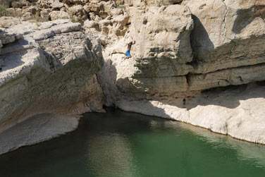et plongez dans les eaux claires de leurs piscines naturelles
