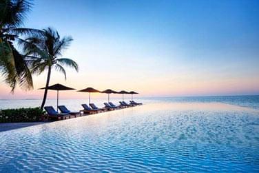 Ou de la magnifique piscine  dbordement...