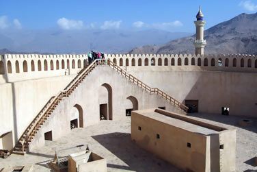 La ville est construite selon une ligne architecturale moderne et traditionnelle