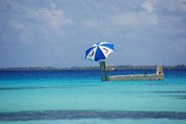 Cette le est suspendue entre mer et ciel ...