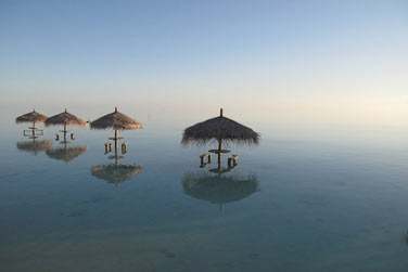 Vous serez sduit par la douceur de vivre qui rgne sur cet endroit magique.. les pieds dans l'eau