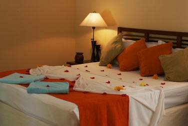 Intrieur du Bungalow Jardin. Une dcoration sobre aux petites touches de couleurs tropicales