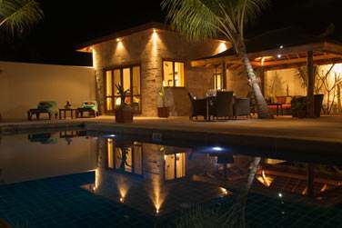 L'espace extrieur de la Villa Sultan avec piscine