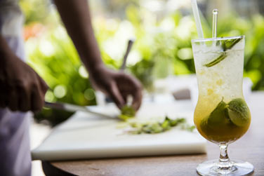 De nombreux cocktails sont prpars avec des fruits locaux