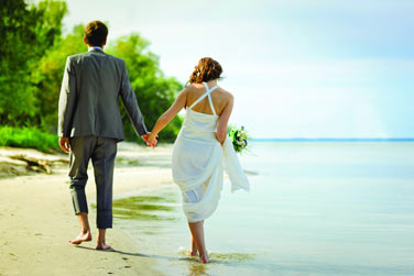 Les pieds dans l'eau, passez vous la bague au doigt sans plus attendre !