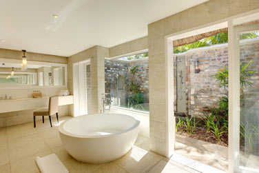 La salle de bain de la Suite Senior Front de mer