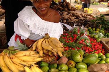 Ne manquez pas les marchs colors de la Martinique ! Et profitez-en pour dguster de dlicieux fruits tropicaux