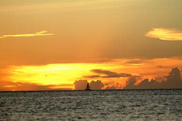 Les couchers de soleil sont sublimes ! A admirer lors d'une sortie en voilier...