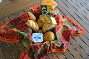 Choisissez la formule petit djeuner et un panier vous serez servi tous les matins dans votre appartement