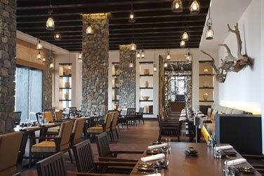 Ce restaurant tire son nom des genvriers qui poussent dans les hautes terres d'Oman