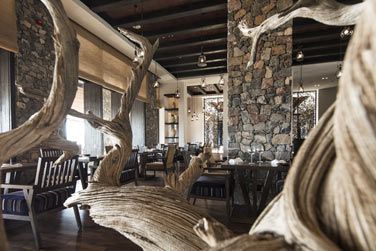 Ce restaurant offre une vue imprenable depuis sa terrasse