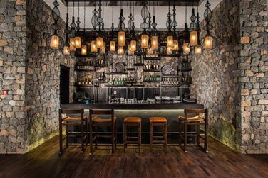 Dans une ambiance chaleureuse, Le Rose Lounge propose une large slection de boissons