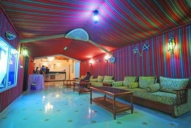 Au bord d'une magnifique plage de sable fin dcouvrez un htel traditionnel omanais