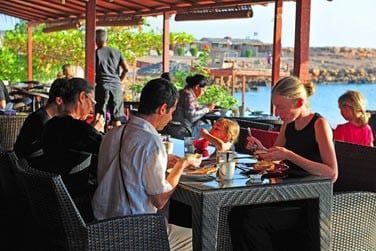 Le restaurant avec vue sur la mer