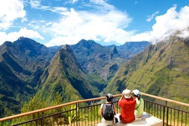 Les cirques de Mafate, Salazie et Cilaos se parcourent  pied, vlos, hlico...