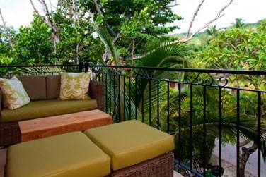 Le balcon amnag d'une chambre o vous pourrez vous relaxer