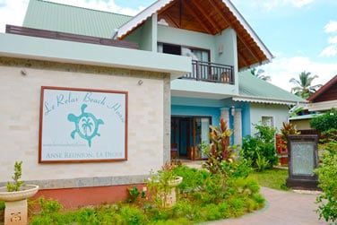 L'htel est situ au coeur du village