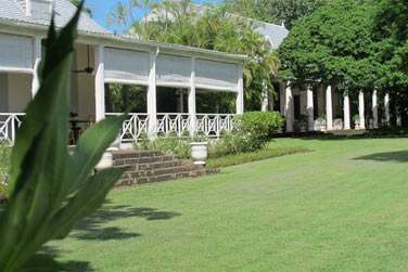 Au nord de l'le Maurice, du ct de Goodlands, la Demeure se cache au coeur d'un magnifique jardin