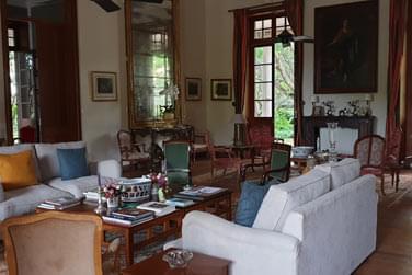 Espace dtente convivial et familial afin de partager des discussions difiantes