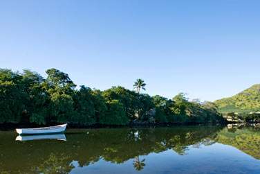 Ou immergez-vous au coeur de la nature mauricienne et traversez ses gorges et rivires