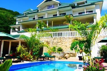 Sur l'le de Mah, au cur du village de Beau Vallon, bienvenue au Hanneman Holiday Residence !