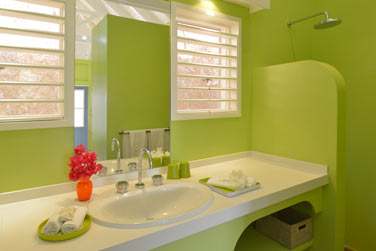 La salle de bain d'une chambre de la villa Iguana