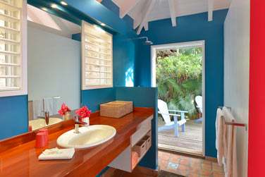 La salle de bain d'une chambre de la villa Iguana