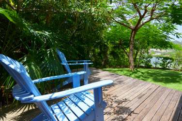 Une petite adresse calme niche au coeur de jardins luxuriants