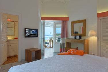 Ouvert sur la terrasse avec vue panoramique sur la baie de Saint Jean