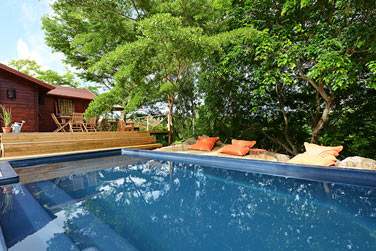 Otentic Ecolodge dispose d'une jolie piscine