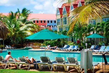 De style crole, le Coco Palm est tout proche de la zone anime