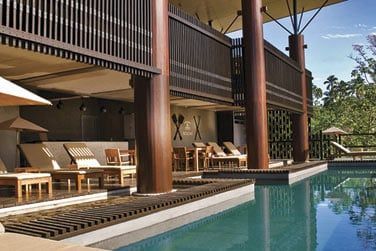 Un panorama splendide sur le Petit Piton et la mer des Carabes...