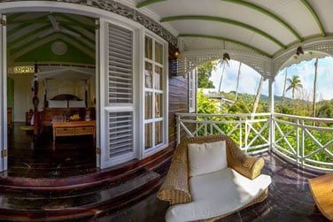 Le bungalow 1 chambre avec piscine dispose d'une terrasse confortablement amnage