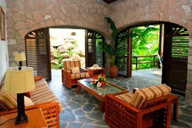 L'espace salon ouvert sur la vgtation